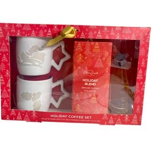 HOLIDAY COFFEE SET; 2 CERAMIC MUGS,‎ GROUND COFFEE & GINGERBREAD FLAVORED SYRUP